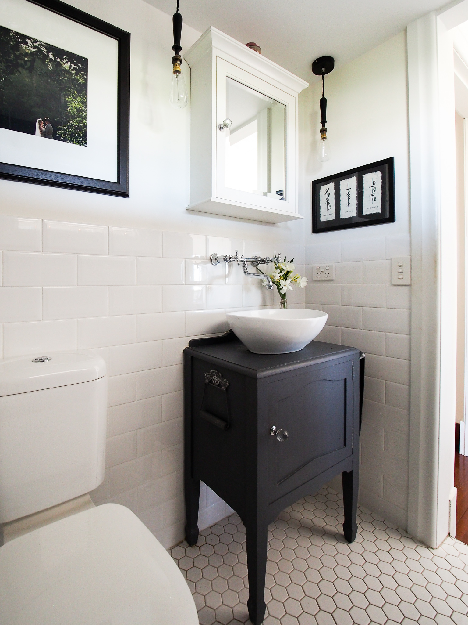 7-Toilet-suite-traditional-vanity-above-mount-basin-mirror-cabinet-pendant-light-1