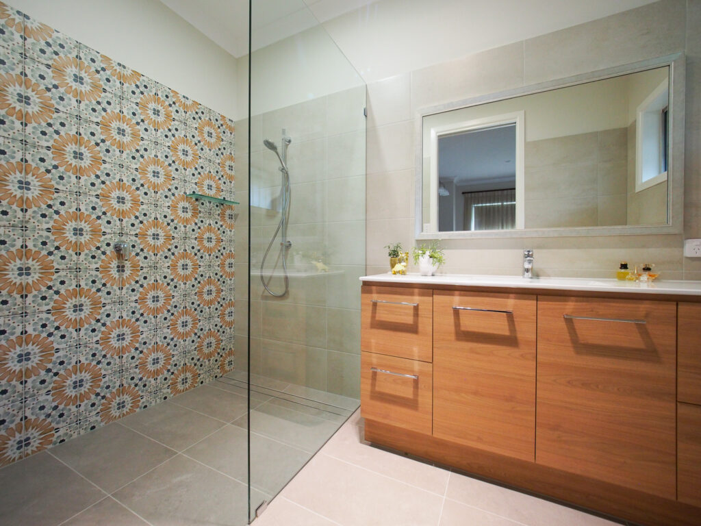 tiledfeaturewall-patternedwalltile-oakvanity-semiframelessshowerscreen-mirror-bathroom
