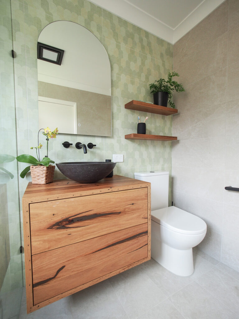 bathroom-blacktapware-balckbasin-oakvanity-archedmirrorcabinet-sagefishscalefeaturetiles-oakshelves